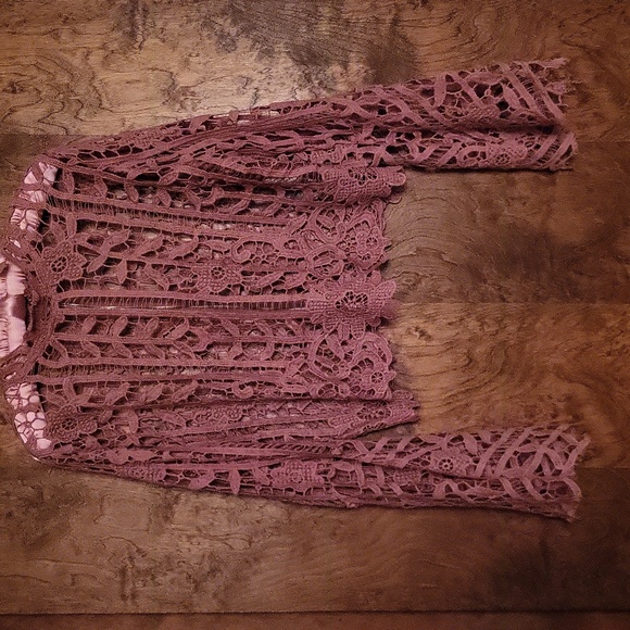 Unique Piece Feminine Boho Crochet Lace Bell Sleeve Top M - Picture 2 of 7